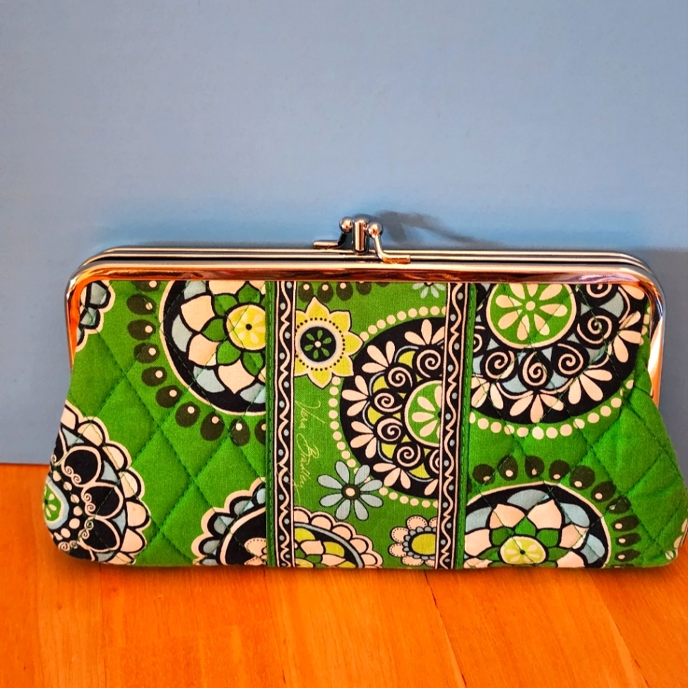 Vera Bradley Kiss Lock Clutch Wallet Cupcake Green
